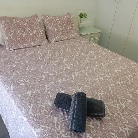 King Size Bed For Men Rum i privatbostad