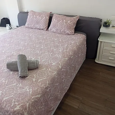 King Size Bed For Men Rum i privatbostad
